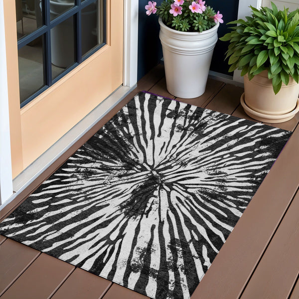 Homeroots 3' Modern Black Charcoal And Ivory Abstract Washable Indoor Outdoor Area Rug For Stylish Spaces 3' X 5' Polyester 587992
