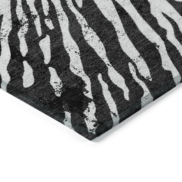 Homeroots 3' Modern Black Charcoal And Ivory Abstract Washable Indoor Outdoor Area Rug For Stylish Spaces 5' X 8' Polyester 587993