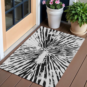 Homeroots 3' Modern Black Charcoal And Ivory Abstract Washable Indoor Outdoor Area Rug For Stylish Spaces 3' X 5' Polyester 588010