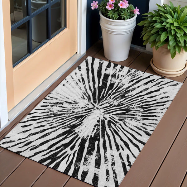 Homeroots 3' Modern Black Charcoal And Ivory Abstract Washable Indoor Outdoor Area Rug For Stylish Spaces 3' X 5' Polyester 588010