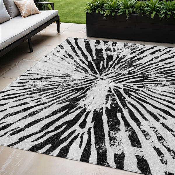 Homeroots 3' Modern Black Charcoal And Ivory Abstract Washable Indoor Outdoor Area Rug For Stylish Spaces 5' X 8' Polyester 588011