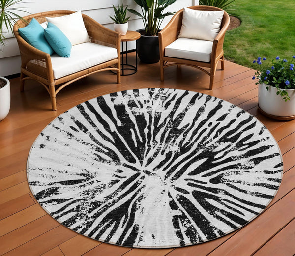 Homeroots 3' Modern Black Charcoal And Ivory Abstract Washable Indoor Outdoor Area Rug For Stylish Spaces 8' Round Polyester 588012