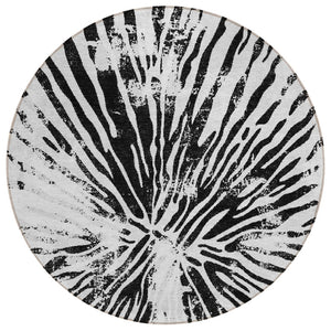 HomeRoots 5' Contemporary Abstract Ivory, Black, and Gray Washable Area Rug for Indoor and Outdoor Spaces 8' Round 588012