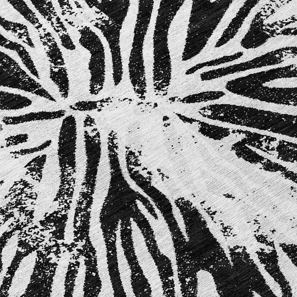 Homeroots 3' Modern Black Charcoal And Ivory Abstract Washable Indoor Outdoor Area Rug For Stylish Spaces 8' Round Polyester 588012