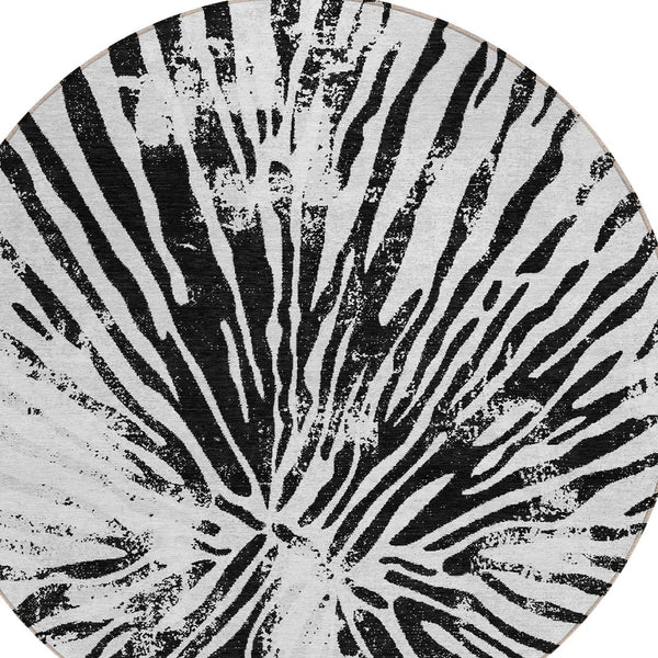 Homeroots 3' Modern Black Charcoal And Ivory Abstract Washable Indoor Outdoor Area Rug For Stylish Spaces 8' Round Polyester 588012