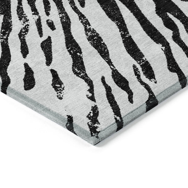 Homeroots 3' Modern Black Charcoal And Ivory Abstract Washable Indoor Outdoor Area Rug For Stylish Spaces 9' X 12' Polyester 588014