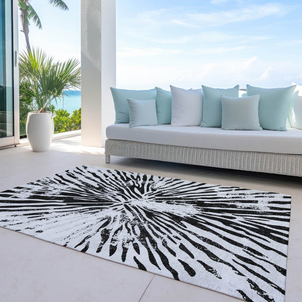Homeroots 3' Modern Black Charcoal And Ivory Abstract Washable Indoor Outdoor Area Rug For Stylish Spaces 10' X 14' Polyester 588015