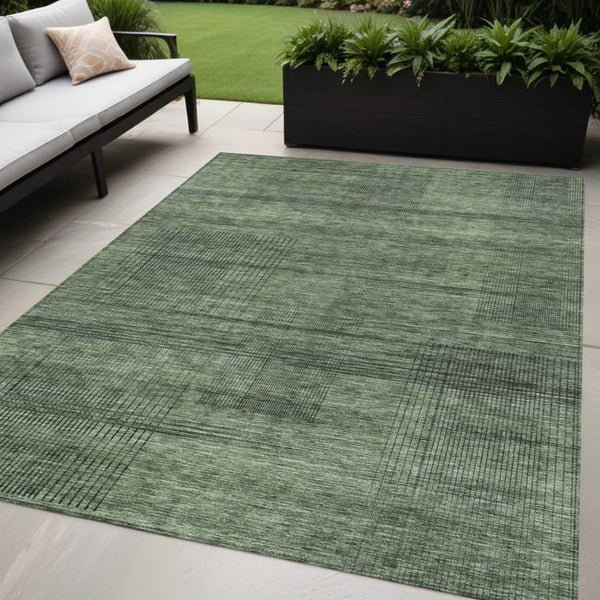 Homeroots 3' Washable Indoor Outdoor Area Rug - Stylish Striped Design For High Traffic Spaces & Versatile Use 5' X 8' Polyester 588107