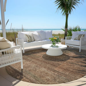 Homeroots 3' Washable Indoor Outdoor Area Rug - Stylish Striped Design For High Traffic Spaces & Versatile Use 8' Round Polyester 588114