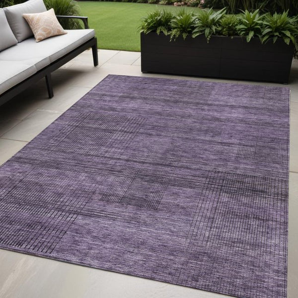 Homeroots 3' Washable Indoor Outdoor Area Rug - Stylish Striped Design For High Traffic Spaces & Versatile Use 5' X 8' Polyester 588119