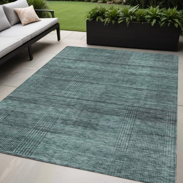 Homeroots 3' Washable Indoor Outdoor Area Rug - Stylish Striped Design For High Traffic Spaces & Versatile Use 5' X 8' Polyester 588125