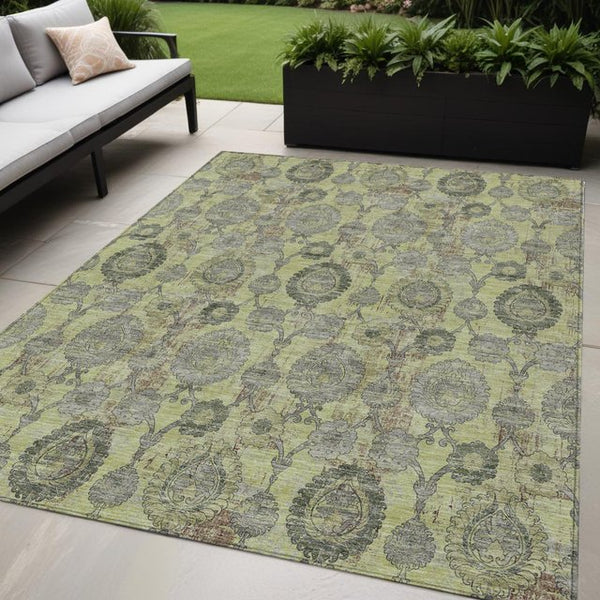 Homeroots 3' Stylish Artichoke Green And Gray Damask Rug - Washable, Durable, Perfect For Indoor And Outdoor Spaces 5' X 8' Polyester 588131