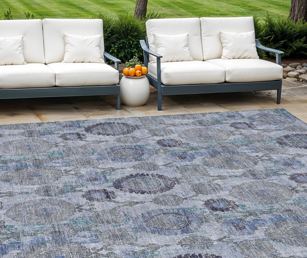 Homeroots 3' Stylish Artichoke Green And Gray Damask Rug - Washable, Durable, Perfect For Indoor And Outdoor Spaces 9' X 12' Polyester 588146