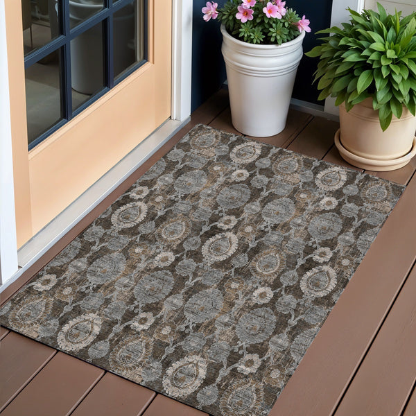 Homeroots 3' Stylish Artichoke Green And Gray Damask Rug - Washable, Durable, Perfect For Indoor And Outdoor Spaces 3' X 5' Polyester 588148