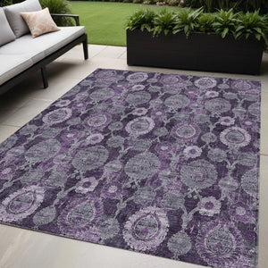 Homeroots 3' Stylish Artichoke Green And Gray Damask Rug - Washable, Durable, Perfect For Indoor And Outdoor Spaces 5' X 8' Polyester 588161