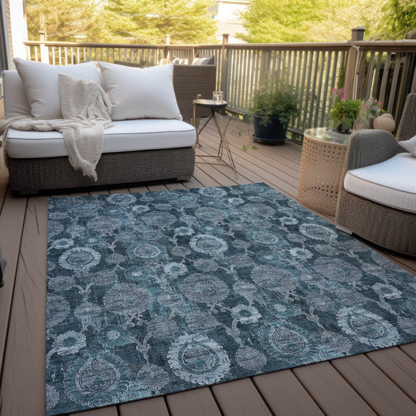 Homeroots 3' Stylish Artichoke Green And Gray Damask Rug - Washable, Durable, Perfect For Indoor And Outdoor Spaces 5' X 8' Polyester 588197