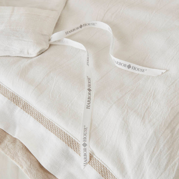 English Elm 3-Piece Queen Coverlet Set Matelassé Elegance with Two Shams — Soft Polyester-Rayon Texture, Durable Comfort Beige+White 6.15 L x 14.37 W x 12.6 H B035P381309