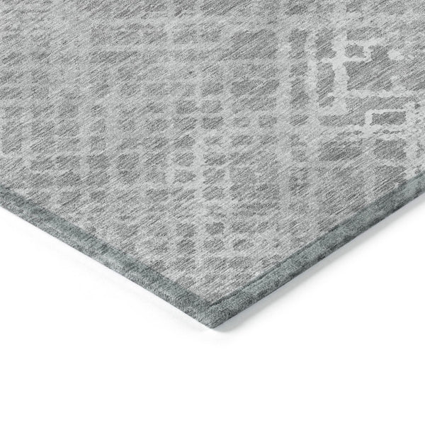 Homeroots 3' Stylish Beige Tan And Ivory Geometric Washable Area Rug For Indoor And Outdoor Spaces 3' X 5' Polyester 588310