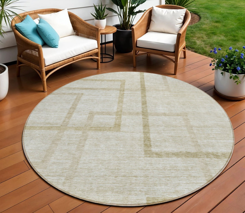 HomeRoots 5' Geometric Beige and Taupe Area Rug – Stylish, Washable Design for Indoor and Outdoor Spaces 8' Round 588396