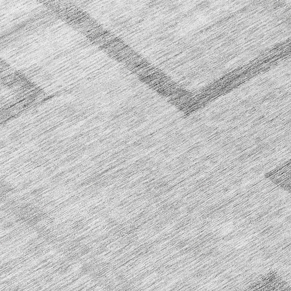 Homeroots 3' Artichoke Green Geometric Washable Area Rug - Stylish Indoor/Outdoor Accent For Any Space 8' Round Polyester 588410