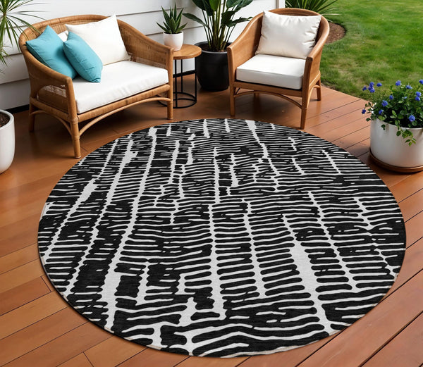 Homeroots 3' Artichoke Green And Ivory Abstract Washable Rug For Indoor And Outdoor Spaces, Stain-resistant Design 8' Round Polyester 588494