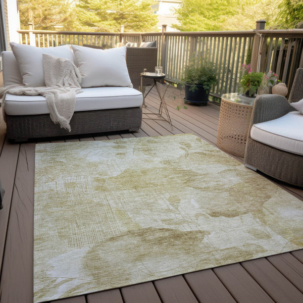 Homeroots 3' Charming Beige Tan And Ivory Floral Washable Area Rug For Indoor And Outdoor Spaces 3' X 5' Polyester 588528