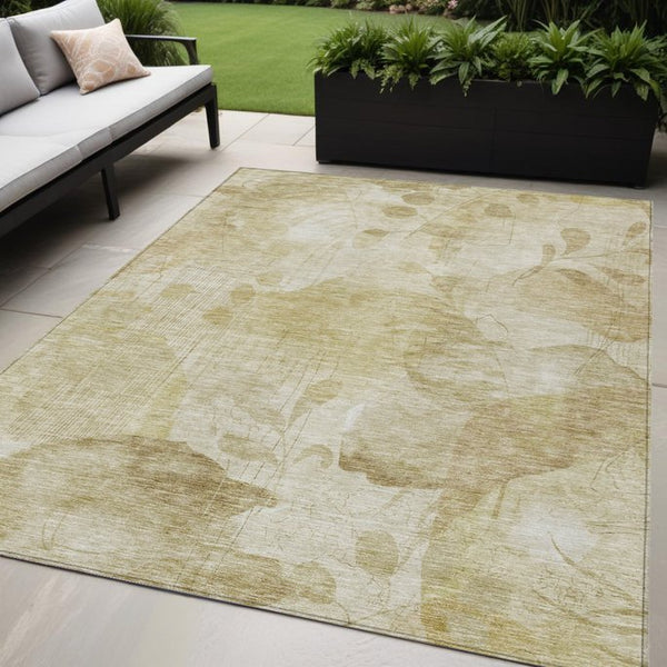 Homeroots 3' Charming Beige Tan And Ivory Floral Washable Area Rug For Indoor And Outdoor Spaces 5' X 8' Polyester 588529