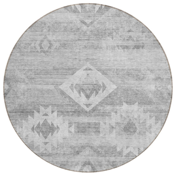 HomeRoots 5' Southwestern Indoor Outdoor Area Rug in Silver Gray & Charcoal - Durable, Washable Design for Any Space 8' Round 588728