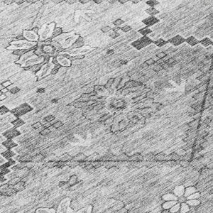 Homeroots 3' Stylish Floral Washable Area Rug - Durable Artichoke Green & Denim Blue For Indoor & Outdoor Use 8' Round Polyester 588872