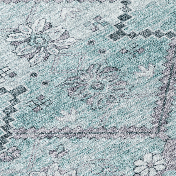 Homeroots 3' Stylish Floral Washable Area Rug - Durable Artichoke Green & Denim Blue For Indoor & Outdoor Use 8' Round Polyester 588878