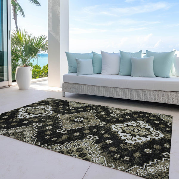 Homeroots 3' Artichoke Green And Lavender Ombre Washable Area Rug For Indoor And Outdoor Stylish Use 3' X 5' Polyester 588990