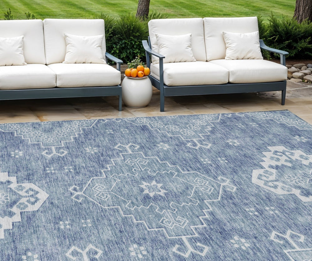 HomeRoots 9' Navy Blue and Denim Medallion Area Rug - Durable, Washable Indoor/Outdoor Design for All Spaces 9' X 12' 589036