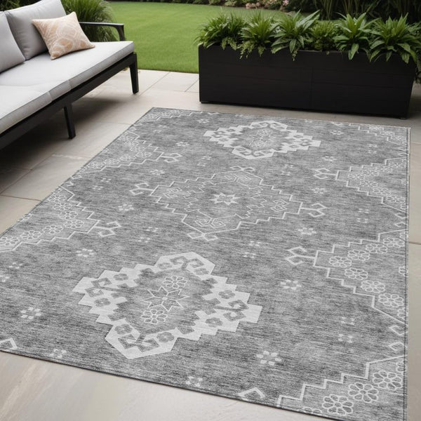 Homeroots 3'' Artichoke Green Medallion Washable Indoor Outdoor Area Rug - Stylish, Durable, And Versatile 5' X 8' Polyester 589039