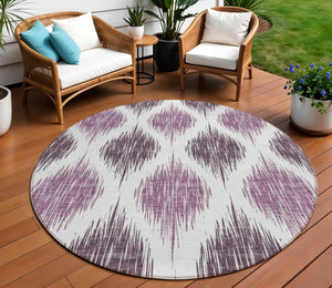 Homeroots 3' Stylish Artichoke Green Ivory Gray Ikat Washable Area Rug For Indoor Outdoor Spaces, Durable Design 8' Round Polyester 589118