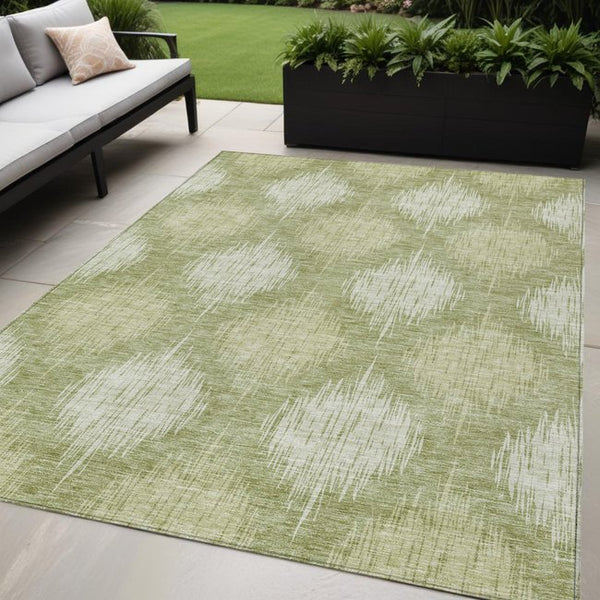 Homeroots 3' Stylish Ikat Washable Area Rug In Artichoke Green & Fern Green For Indoor/Outdoor Spaces 5' X 8' Polyester 589135