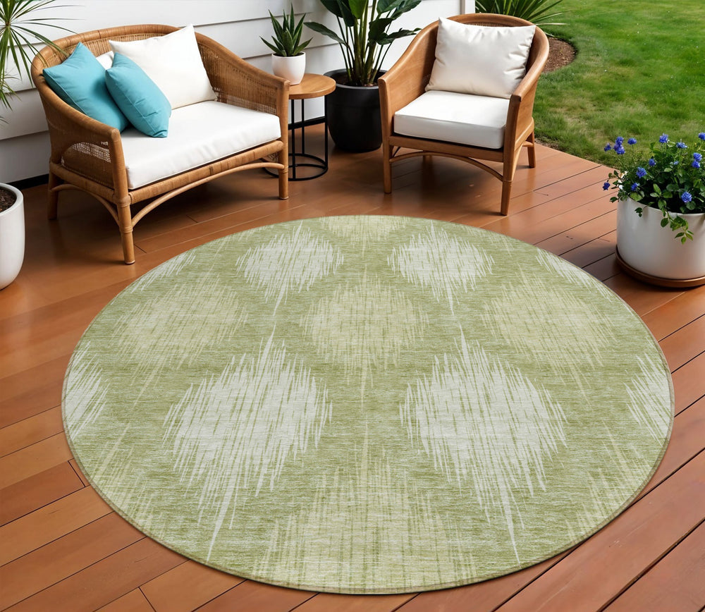 Homeroots 3' Stylish Ikat Washable Area Rug In Artichoke Green & Fern Green For Indoor/Outdoor Spaces 8' Round Polyester 589136