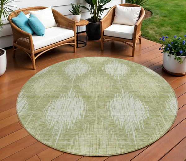 Homeroots 3' Stylish Ikat Washable Area Rug In Artichoke Green & Fern Green For Indoor/Outdoor Spaces 8' Round Polyester 589136
