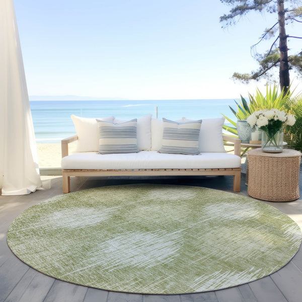 Homeroots 3' Stylish Ikat Washable Area Rug In Artichoke Green & Fern Green For Indoor/Outdoor Spaces 8' Round Polyester 589136