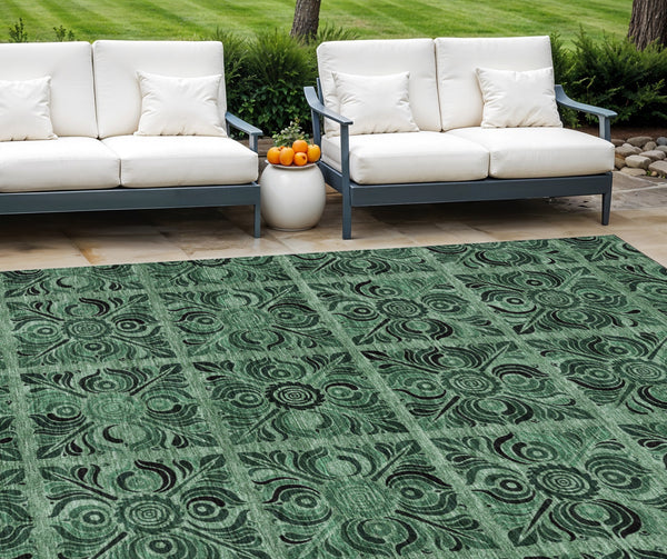 Homeroots 3' Denim Blue And Charcoal Medallion Washable Area Rug For Indoor And Outdoor Spaces, Durable Design 8' X 10' Polyester 589299