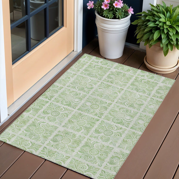 Homeroots 3' Artichoke Green Medallion Washable Rug - Perfect For Indoor & Outdoor Spaces, Durable & Stylish 3' X 5' Polyester 589314