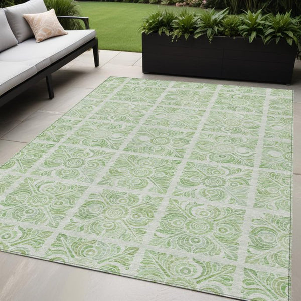 Homeroots 3' Artichoke Green Medallion Washable Rug - Perfect For Indoor & Outdoor Spaces, Durable & Stylish 5' X 8' Polyester 589315