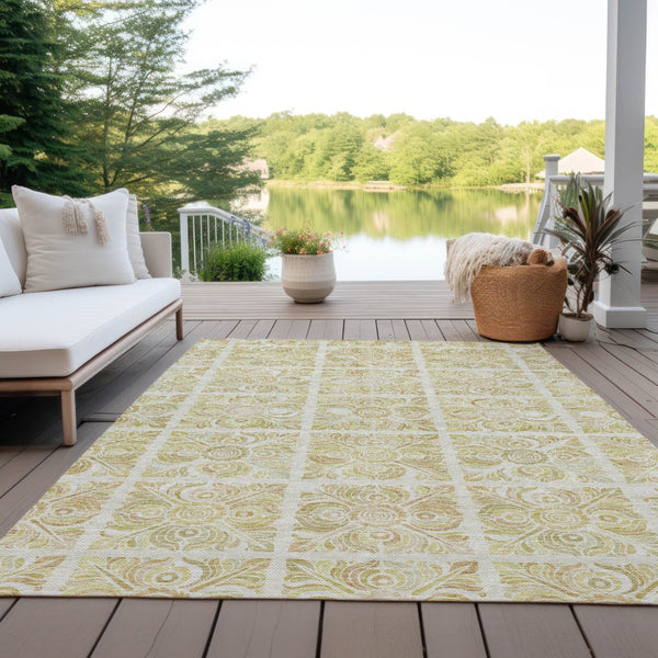 Homeroots 3' Artichoke Green Medallion Washable Rug - Perfect For Indoor & Outdoor Spaces, Durable & Stylish 10' X 14' Polyester 589325