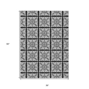 Homeroots 3' Artichoke Green Medallion Washable Rug - Perfect For Indoor & Outdoor Spaces, Durable & Stylish 3' X 5' Polyester 589326