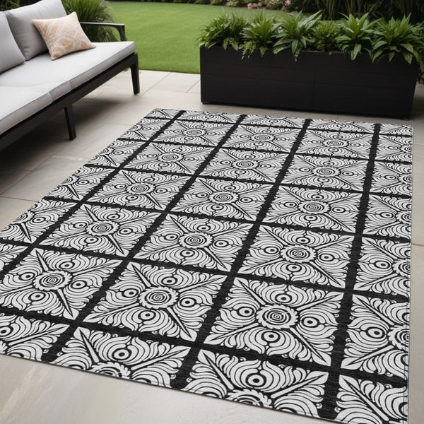 Homeroots 3' Artichoke Green Medallion Washable Rug - Perfect For Indoor & Outdoor Spaces, Durable & Stylish 5' X 8' Polyester 589327