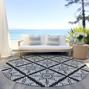 Homeroots 3' Artichoke Green Medallion Washable Rug - Perfect For Indoor & Outdoor Spaces, Durable & Stylish 8' Round Polyester 589328