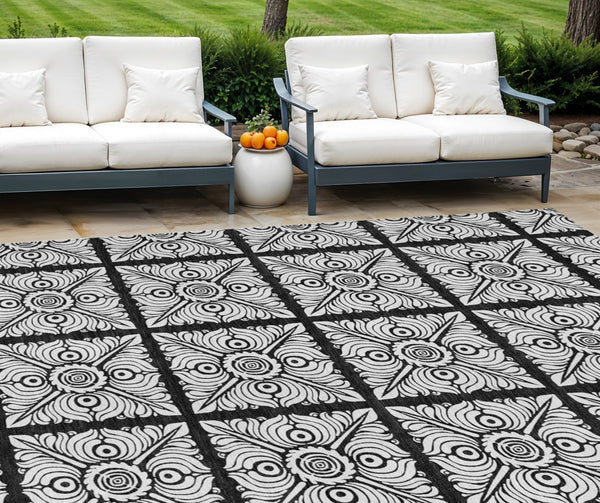 Homeroots 3' Artichoke Green Medallion Washable Rug - Perfect For Indoor & Outdoor Spaces, Durable & Stylish 8' X 10' Polyester 589329