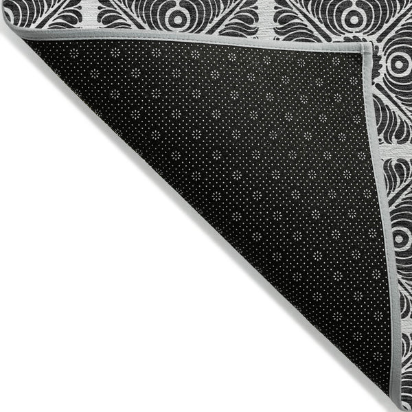 Homeroots 3' Artichoke Green Medallion Washable Rug - Perfect For Indoor & Outdoor Spaces, Durable & Stylish 5' X 8' Polyester 589333