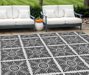 Homeroots 3' Artichoke Green Medallion Washable Rug - Perfect For Indoor & Outdoor Spaces, Durable & Stylish 10' X 14' Polyester 589337