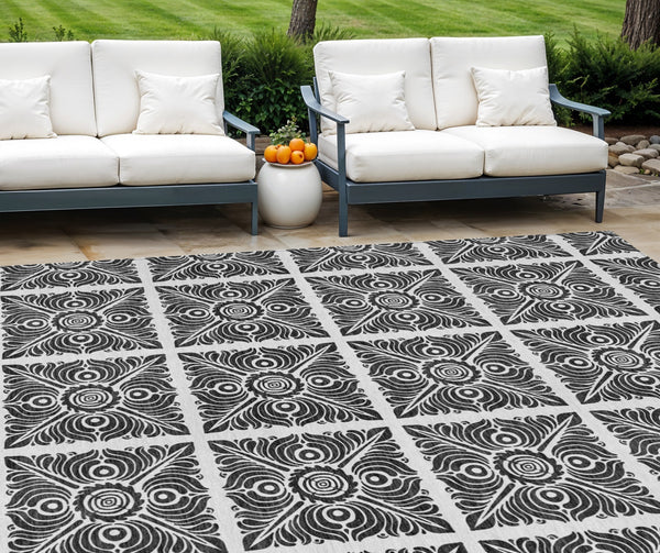 Homeroots 3' Artichoke Green Medallion Washable Rug - Perfect For Indoor & Outdoor Spaces, Durable & Stylish 10' X 14' Polyester 589337