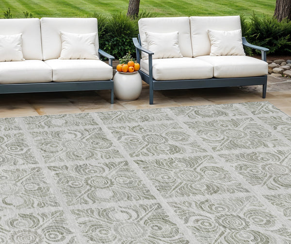 Homeroots 3' Artichoke Green Medallion Washable Rug - Perfect For Indoor & Outdoor Spaces, Durable & Stylish 10' X 14' Polyester 589361